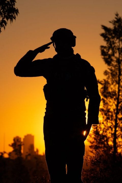 Military salute reflecting the honor and dignity of veterans funerals in Sterling Heights, MI